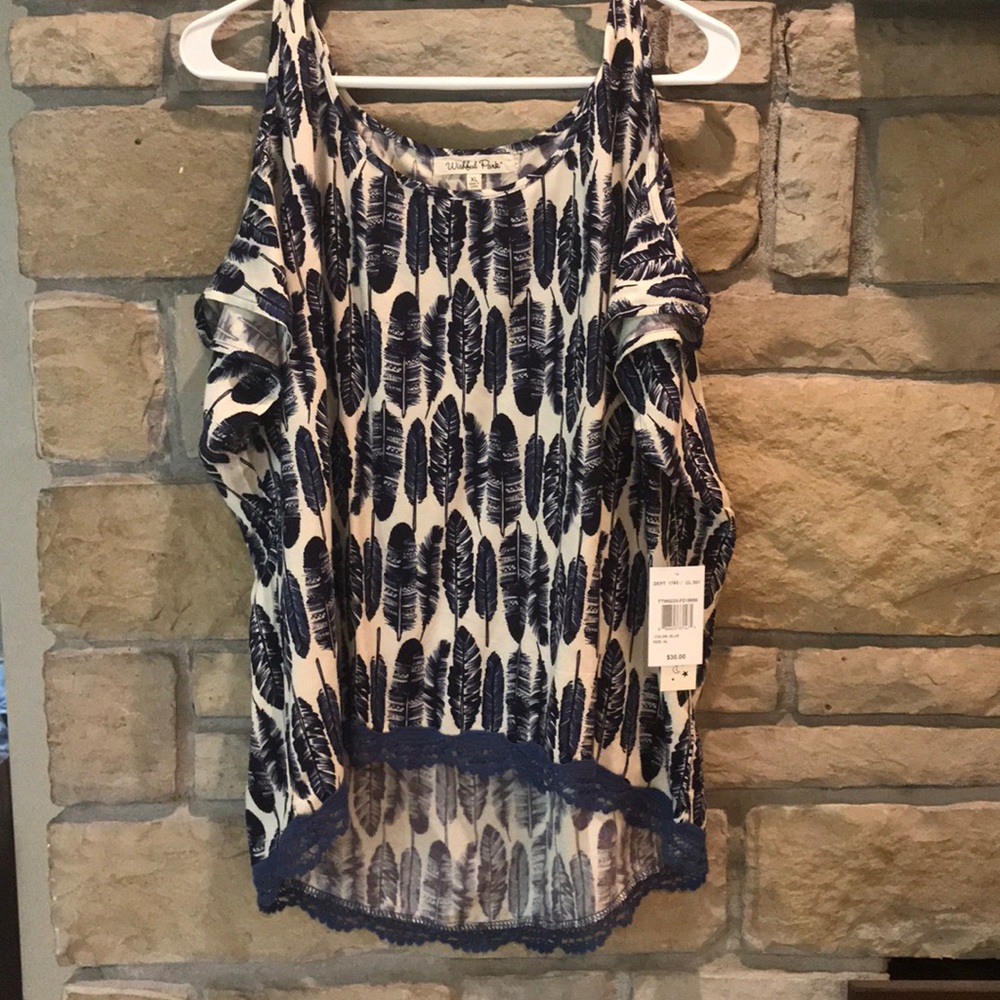 NWT Feather Shoulder cutout blouse. Size Junior XL
